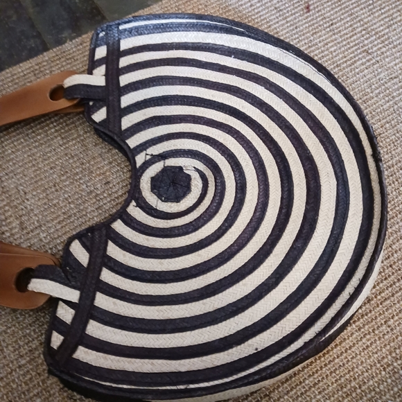 Black & Ecru Raffia Bag with Double Wood Handles - Picture 7 of 13